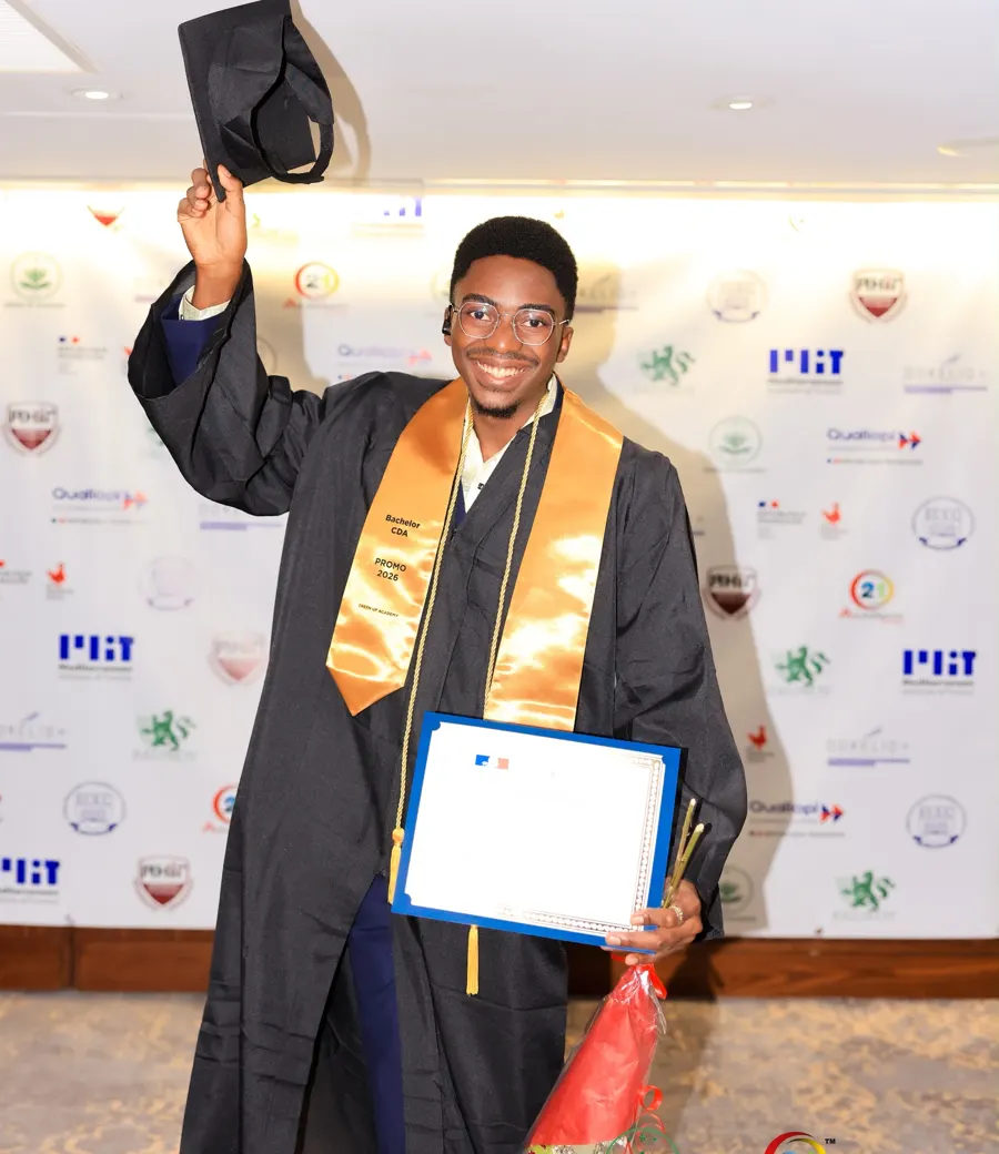 Raoult Tankou Kamgang en toge, diplôme du Bachelor Concepteur Développeur d'Applications, promotion 2026